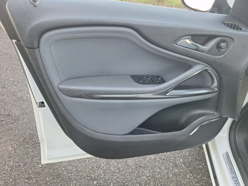Opel Zafira 2.0cdti, снимка 8 - Автомобили и джипове - 52775576