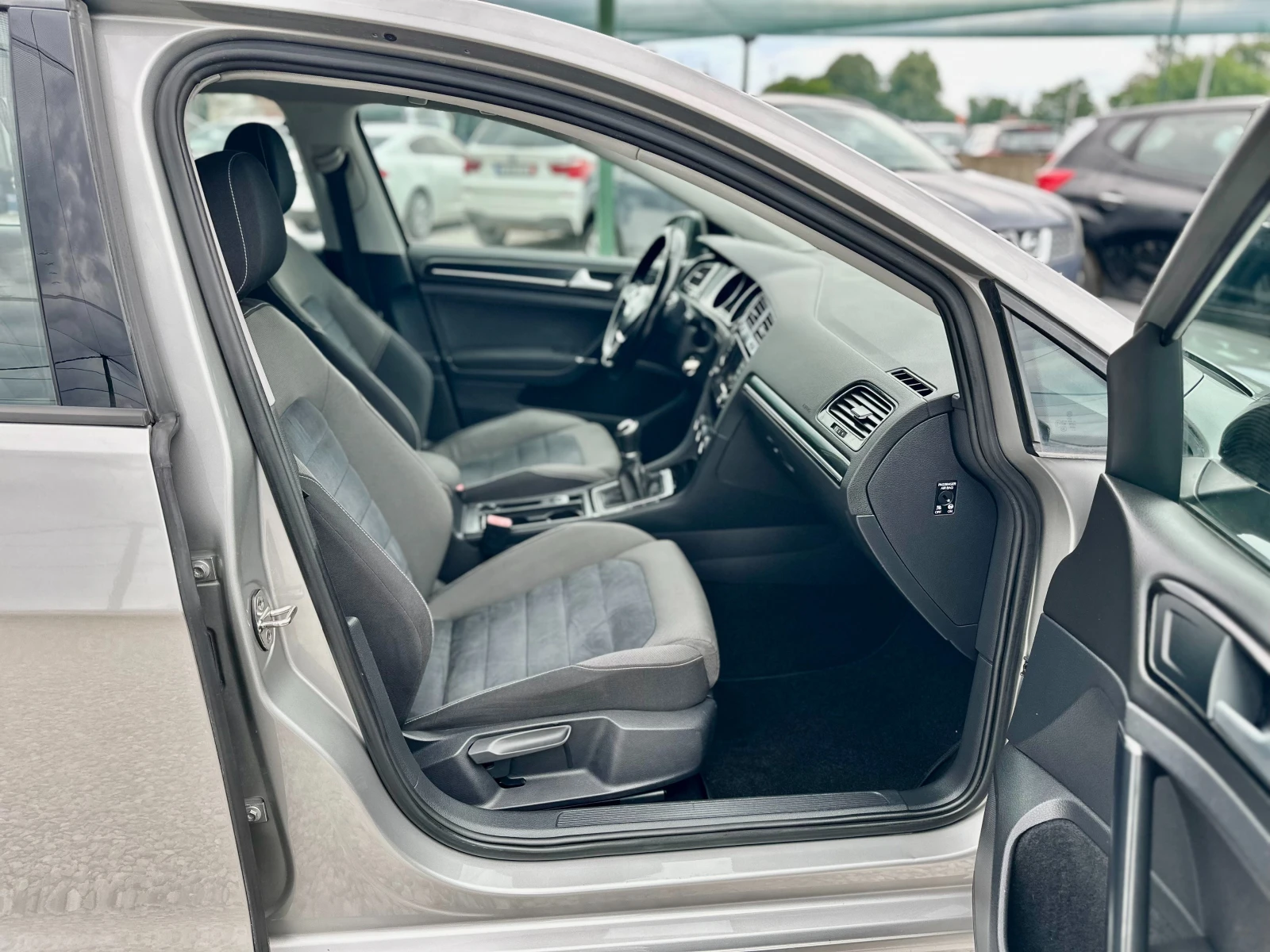 VW Golf 1.6TDI* HighLine*  - изображение 9