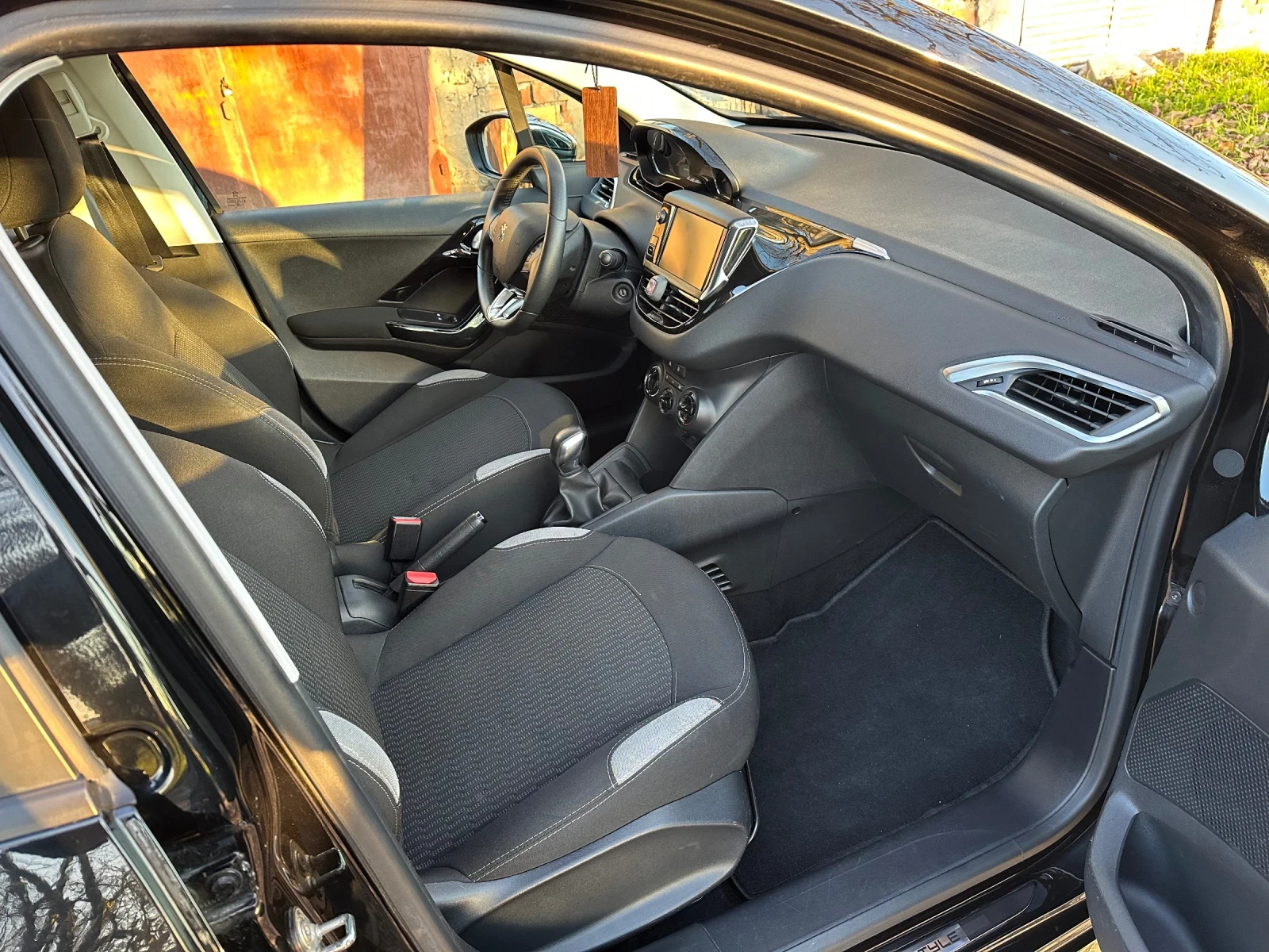 Peugeot 208 1.2 бензин Style - изображение 10