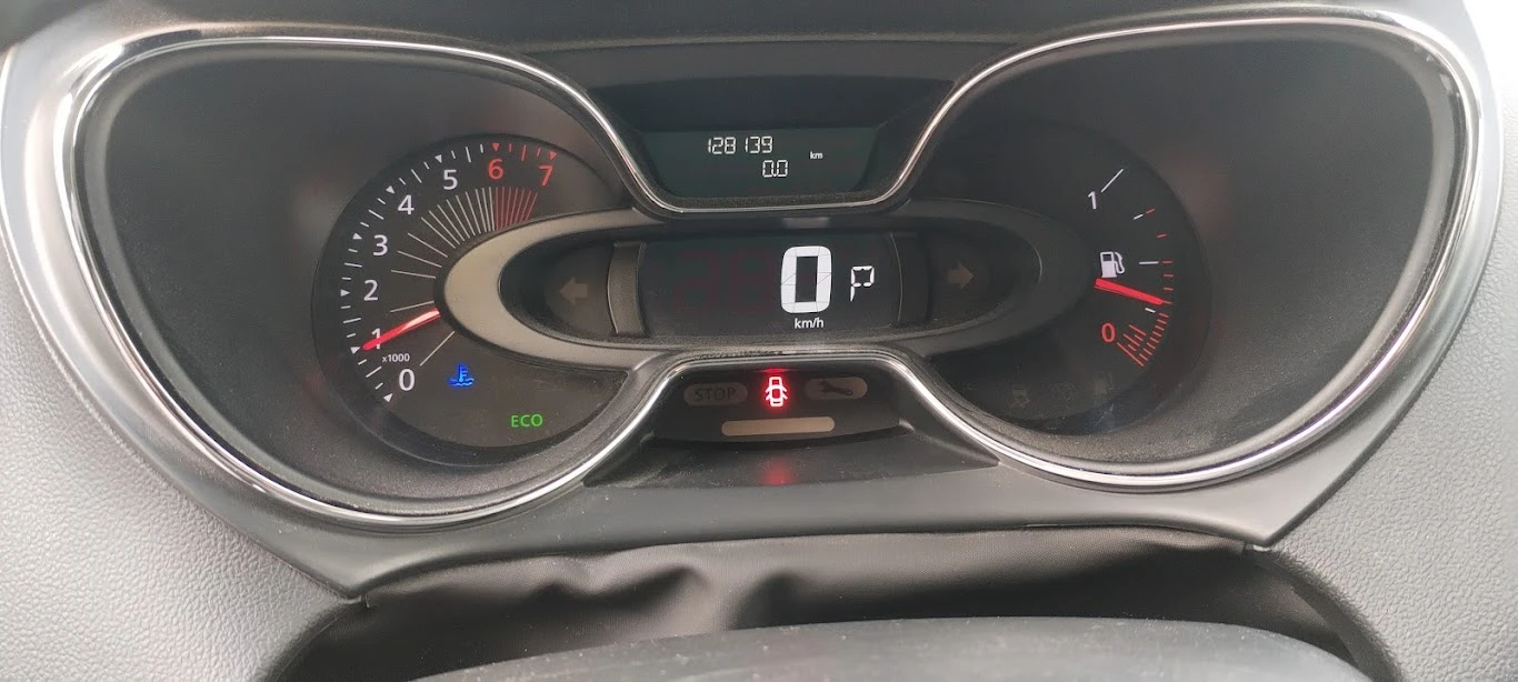 Renault Captur 1.2i CROSSBORDER, снимка 14 - Автомобили и джипове - 53948990