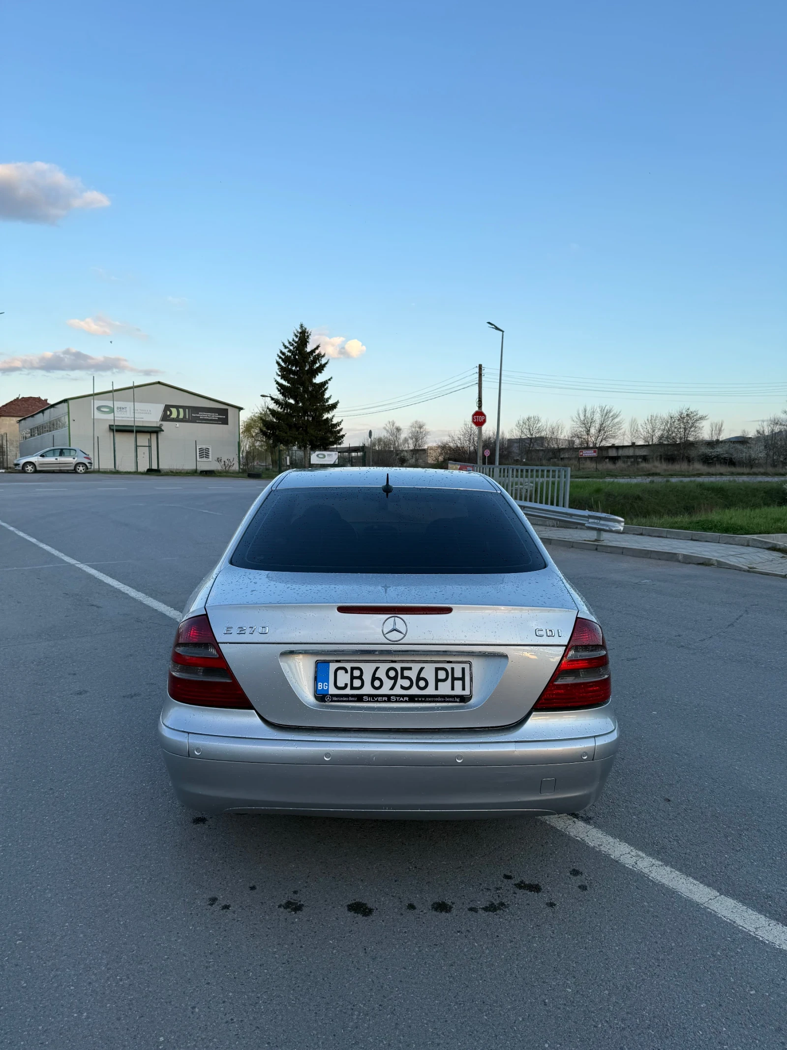 Mercedes-Benz E 270, снимка 3 - Автомобили и джипове - 54100559