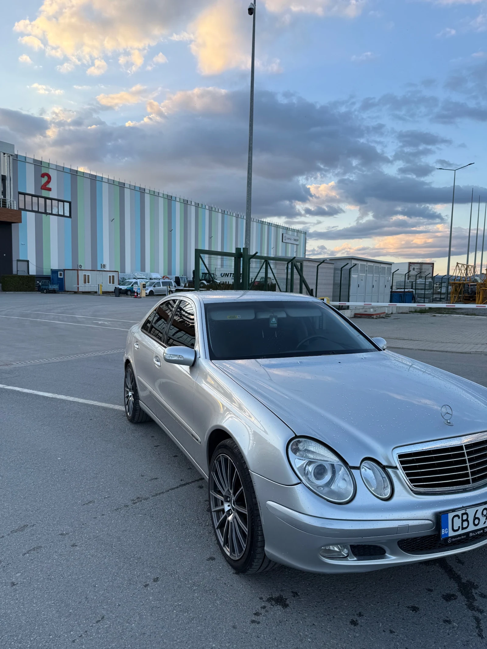 Mercedes-Benz E 270, снимка 5 - Автомобили и джипове - 54100559