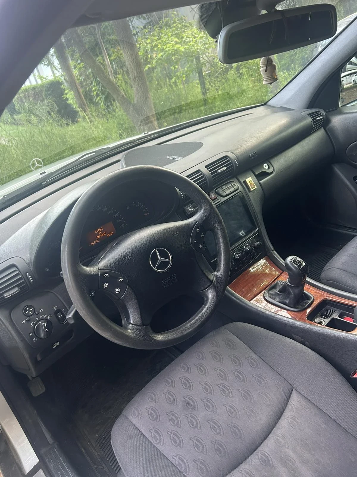 Mercedes-Benz C 180 Kompressor, снимка 4 - Автомобили и джипове - 54392500