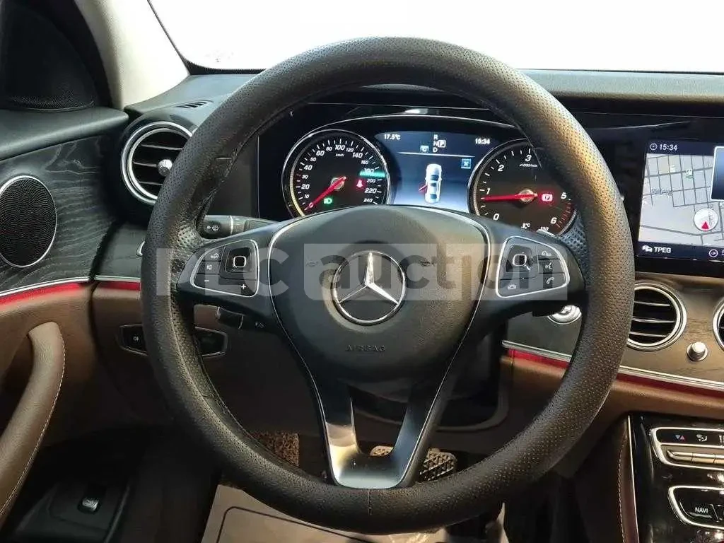 Mercedes-Benz E 220 d 4MATIC| КАМЕРА| HEADS UP| ШИБЕДАХ| ВКЛ.ТЕХНОТЕСТ, снимка 6 - Автомобили и джипове - 54751617