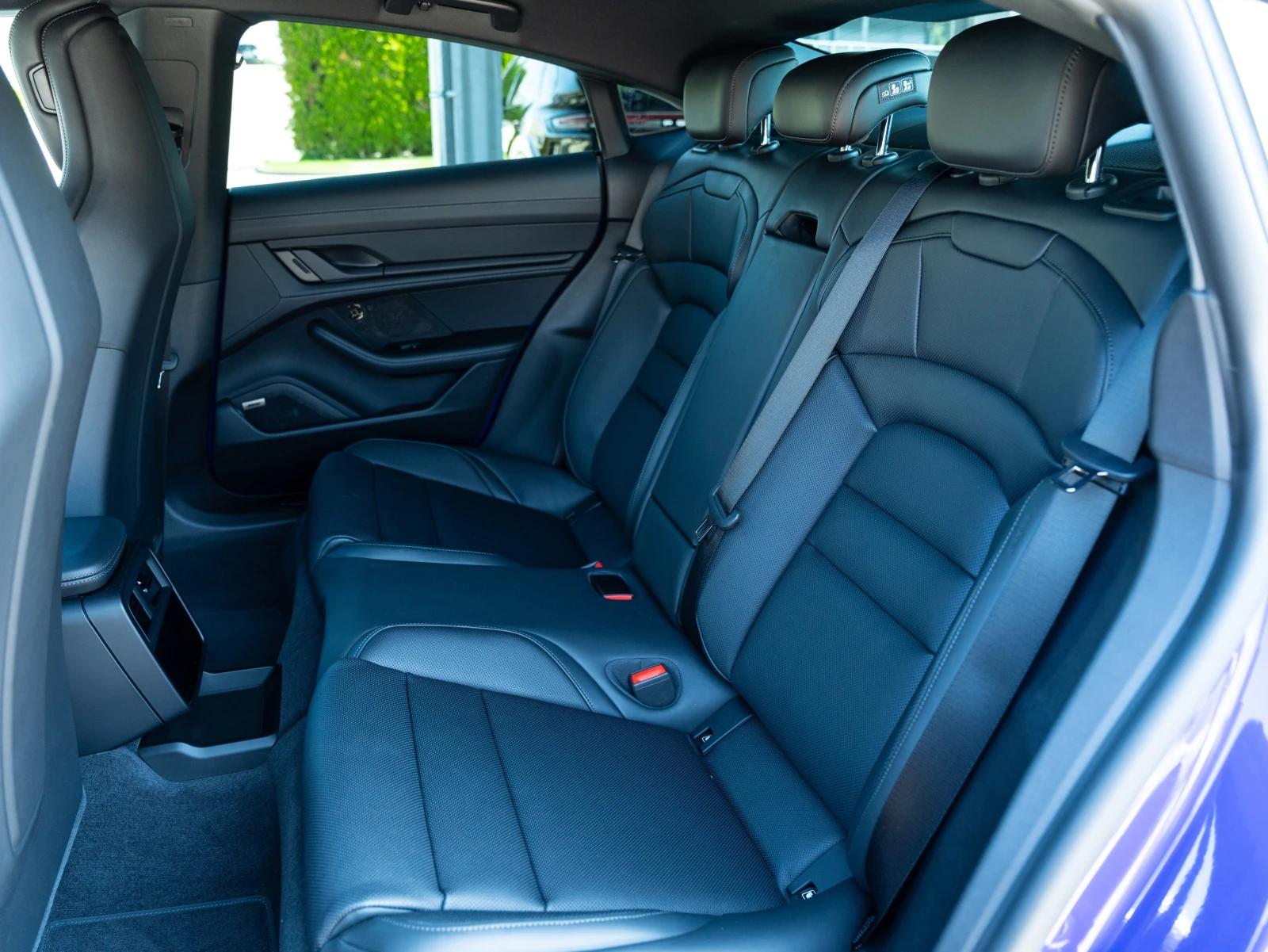 Porsche Taycan 4 Black Edition, снимка 14 - Автомобили и джипове - 55207376