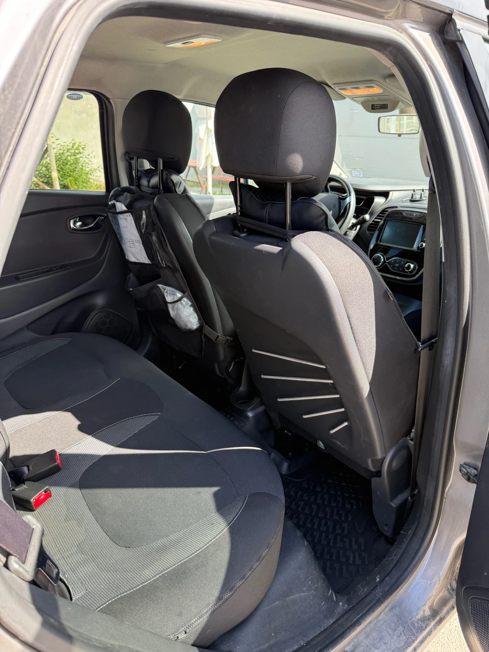 Renault Captur, снимка 5 - Автомобили и джипове - 55411866
