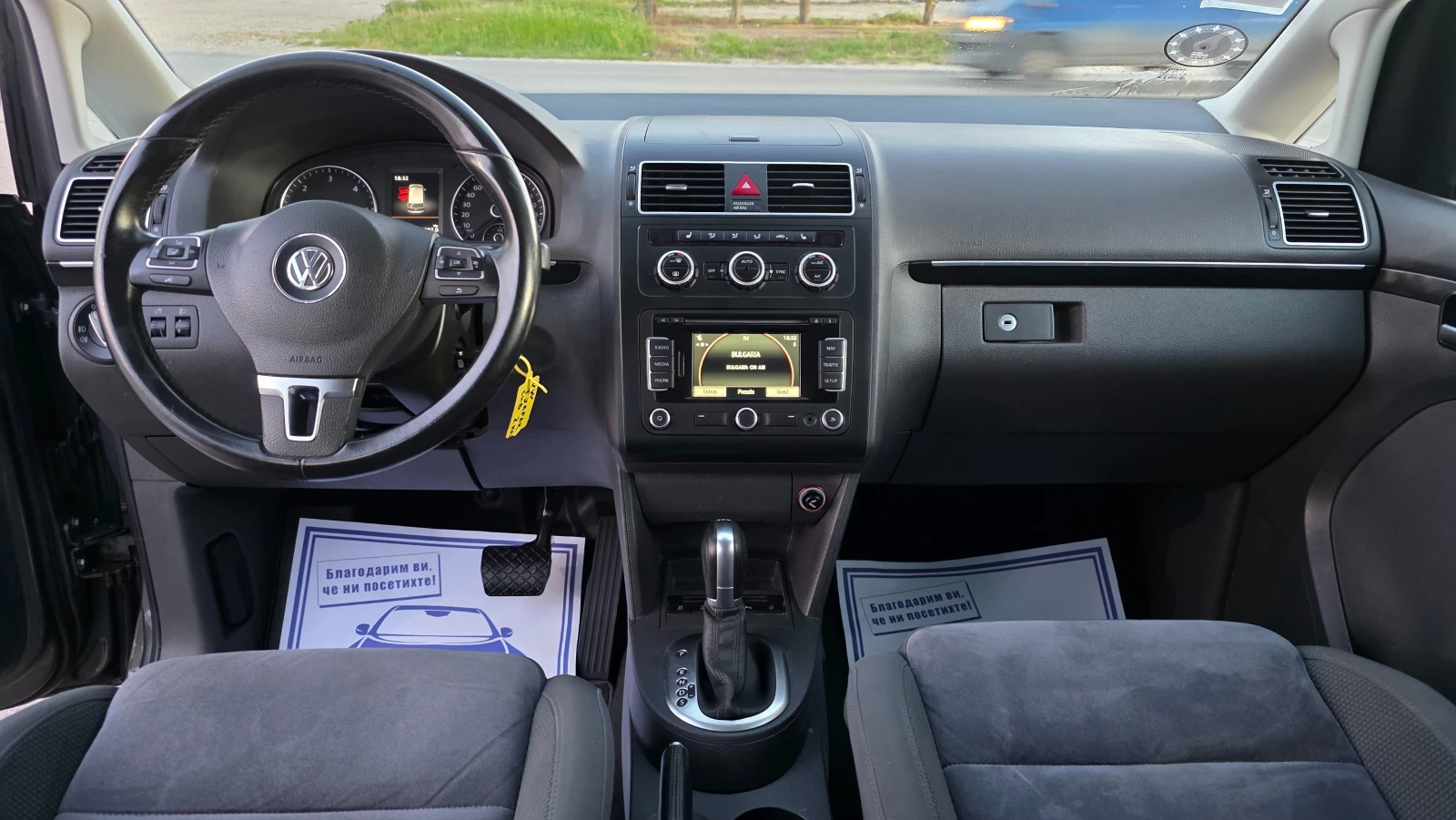 VW Touran АВТОМАТ/R-LINE/7m, снимка 8 - Автомобили и джипове - 55579585