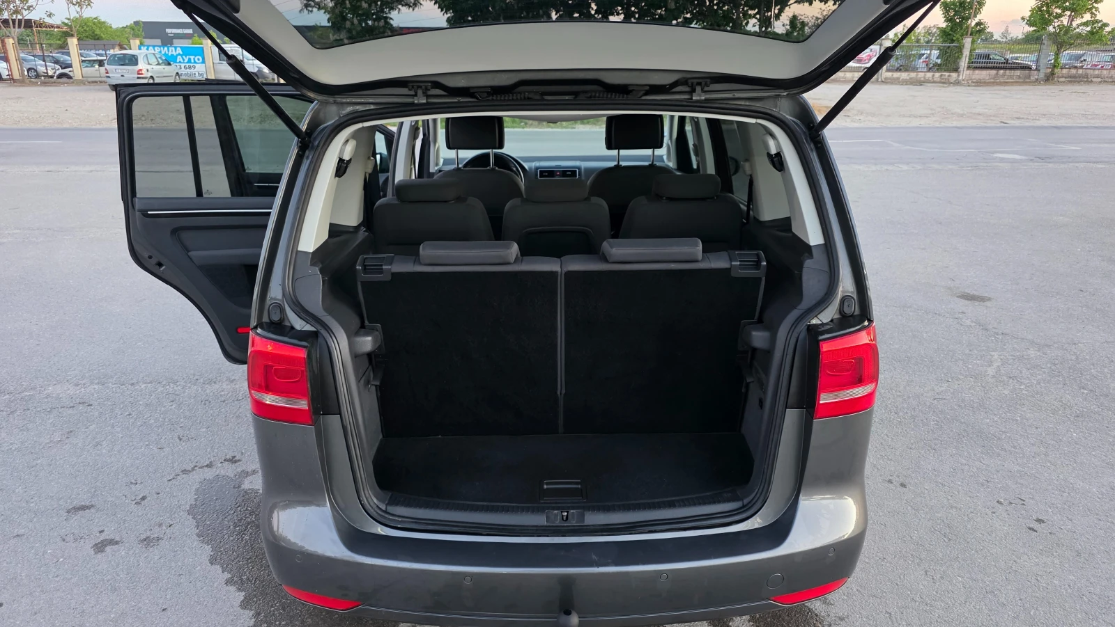 VW Touran АВТОМАТ/R-LINE/7m, снимка 15 - Автомобили и джипове - 55579585