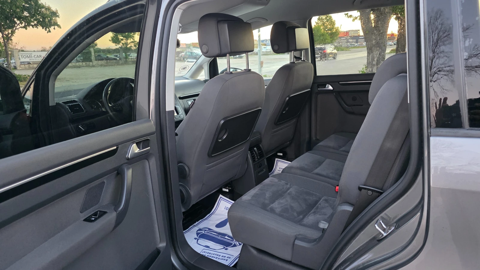 VW Touran АВТОМАТ/R-LINE/7m, снимка 7 - Автомобили и джипове - 55579585