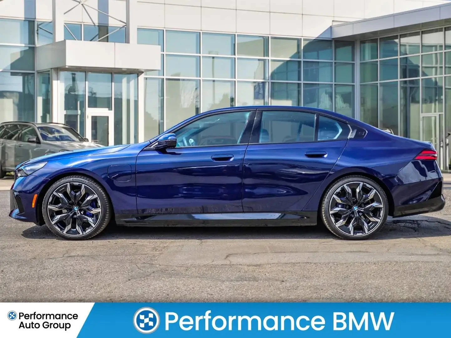 BMW 550 e M Sport Premium ЦЕНА ДО БЪЛГАРИЯ АВТОКРЕДИТ, снимка 3 - Автомобили и джипове - 55886604