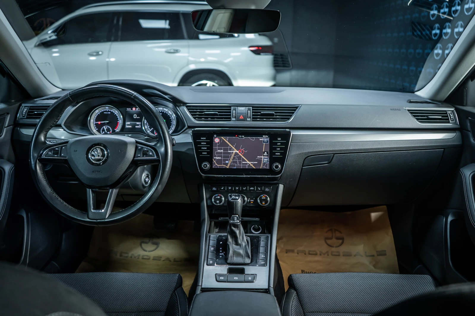 Skoda Superb Combi 2.0TDI 4X4 DSG * LED* , снимка 11 - Автомобили и джипове - 56196708