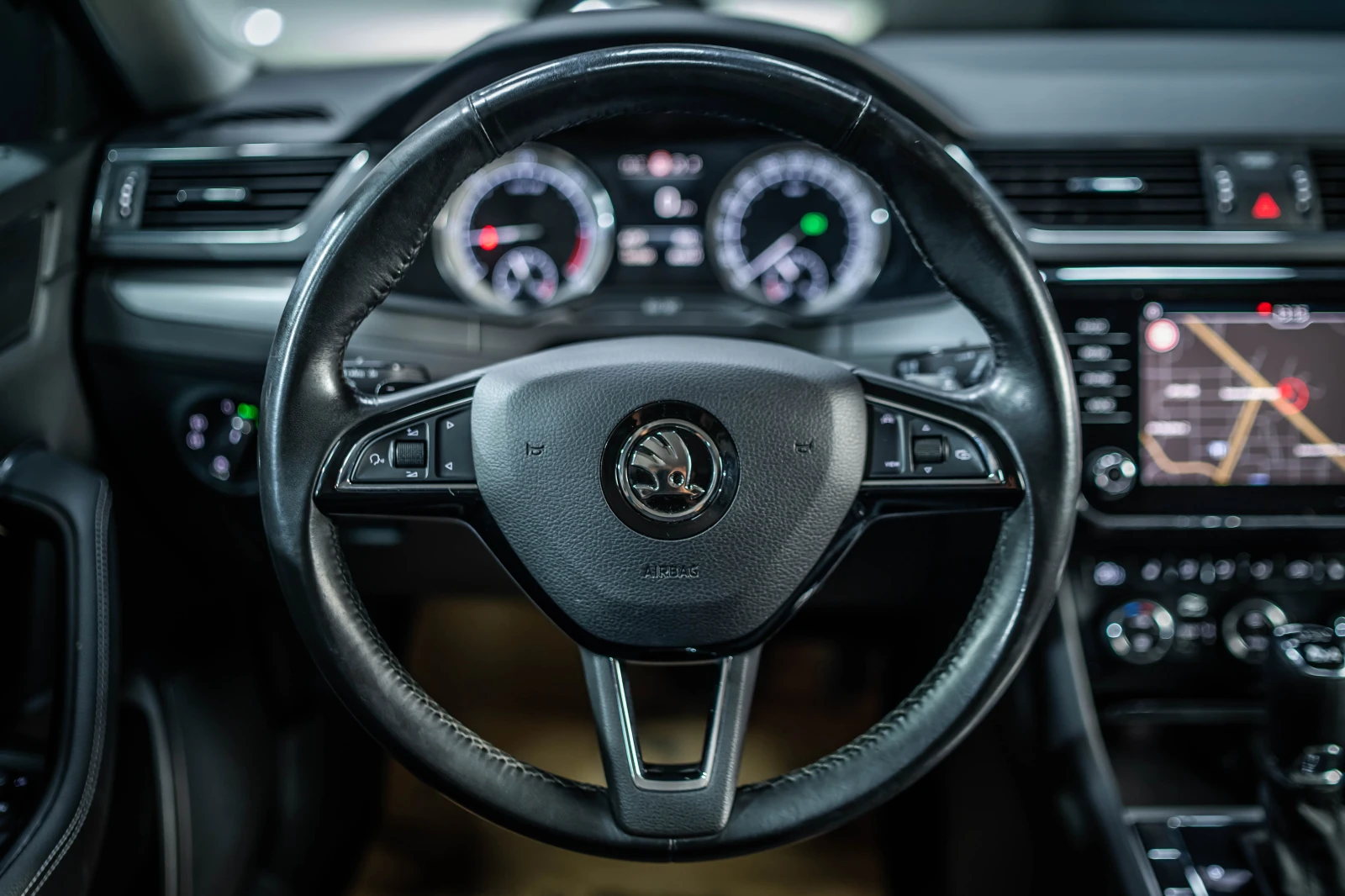 Skoda Superb Combi 2.0TDI 4X4 DSG * LED* , снимка 10 - Автомобили и джипове - 56196708