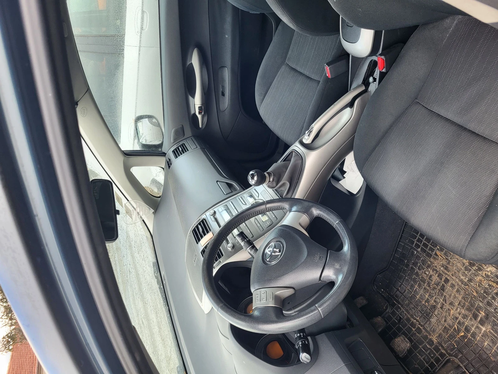 Toyota Auris Хечбек, снимка 2 - Автомобили и джипове - 56546624
