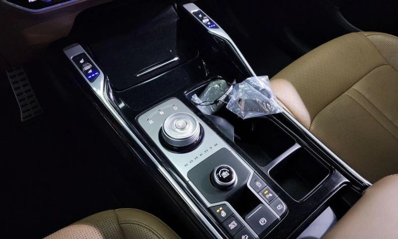 Kia Sorento Gasoline 2.5T 2WD Signature, снимка 9 - Автомобили и джипове - 52108991