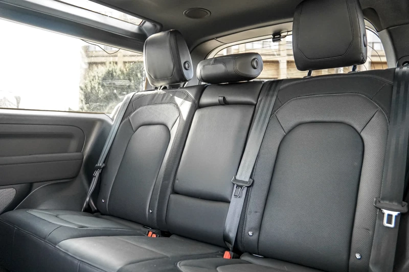 Land Rover Defender CARFAX* АВТОФИНАНСИРАНЕ* БЕЗ ПЪРВОНАЧАЛНА ВНОСКА* , снимка 12 - Автомобили и джипове - 52902338