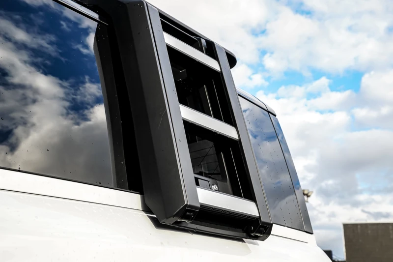 Land Rover Defender CARFAX* АВТОФИНАНСИРАНЕ* БЕЗ ПЪРВОНАЧАЛНА ВНОСКА* , снимка 4 - Автомобили и джипове - 52902338