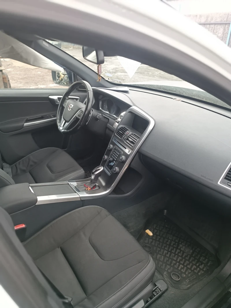Volvo XC60 2.4, снимка 4 - Автомобили и джипове - 53208325