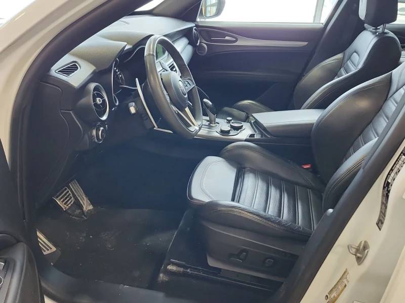 Alfa Romeo Stelvio Ti Sport* Distronic* Harman/Kardon* Пано* Подгрев*, снимка 6 - Автомобили и джипове - 53431231