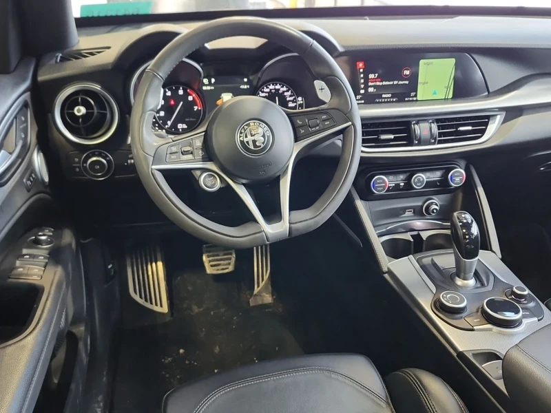 Alfa Romeo Stelvio Ti Sport* Distronic* Harman/Kardon* Пано* Подгрев*, снимка 7 - Автомобили и джипове - 53431231