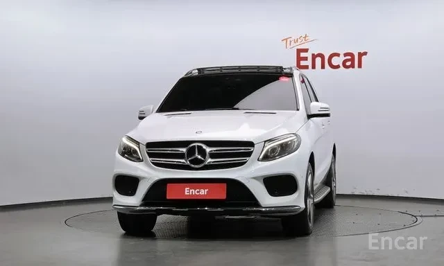 Mercedes-Benz GLE 350 D * AMG * ОБДУХВАНЕ * КАМЕРА * ДВОЙНА ПАНОРАМА * , снимка 2 - Автомобили и джипове - 56075898