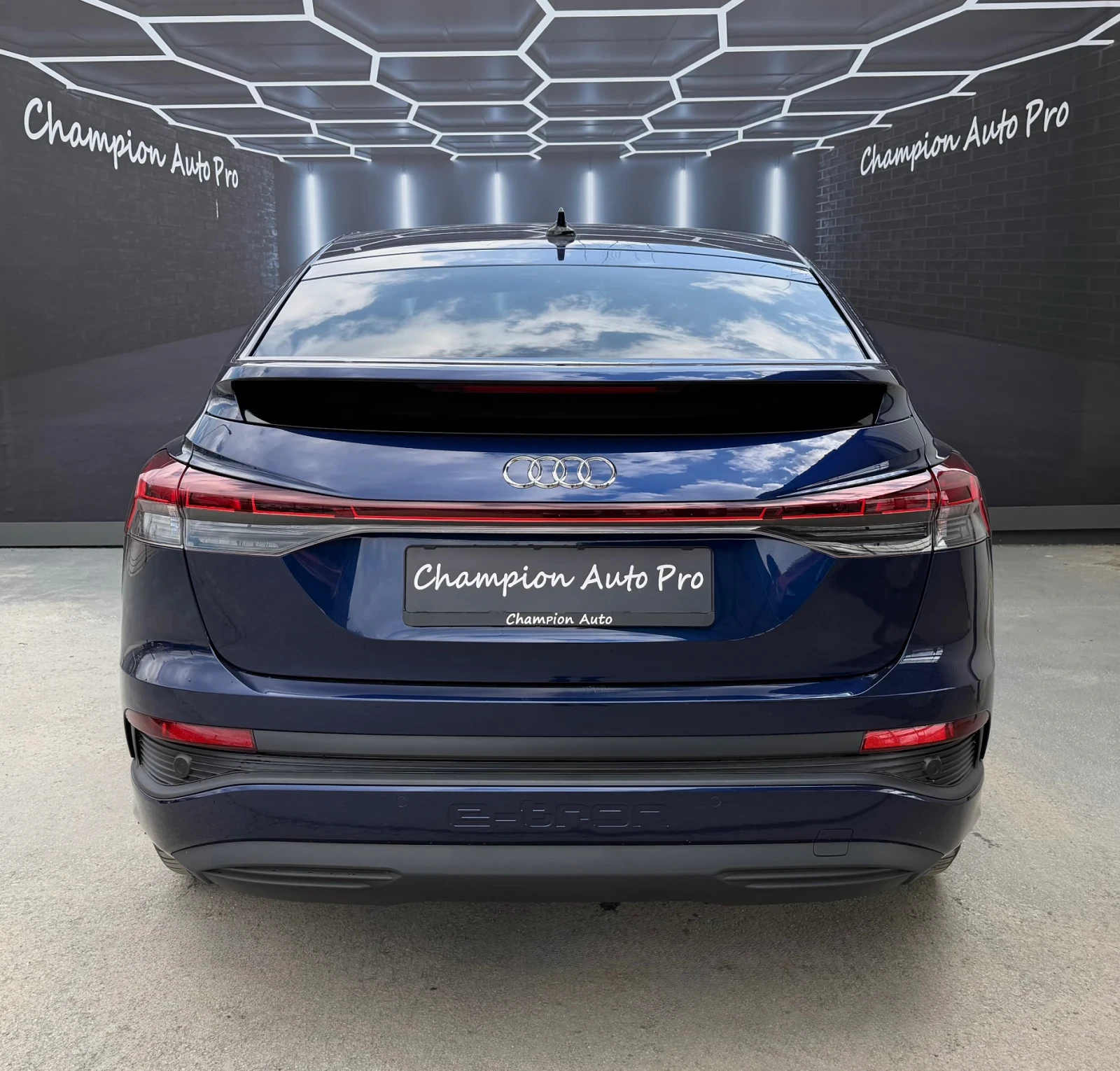 Audi Q4  E tron/Sportback Advanced/Pano/Kamera/, снимка 5 - Автомобили и джипове - 53624212