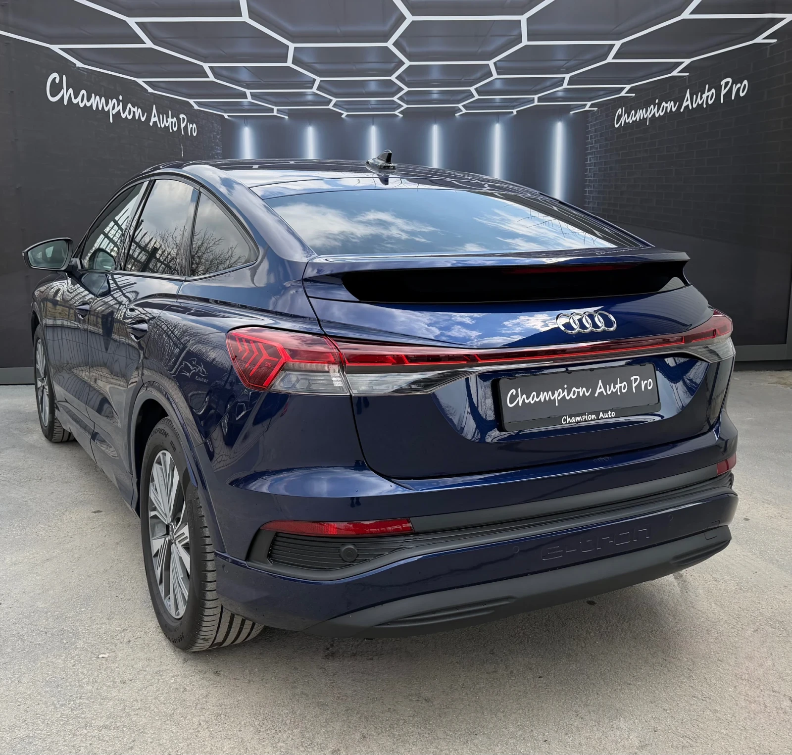 Audi Q4  E tron/Sportback Advanced/Pano/Kamera/, снимка 4 - Автомобили и джипове - 53624212