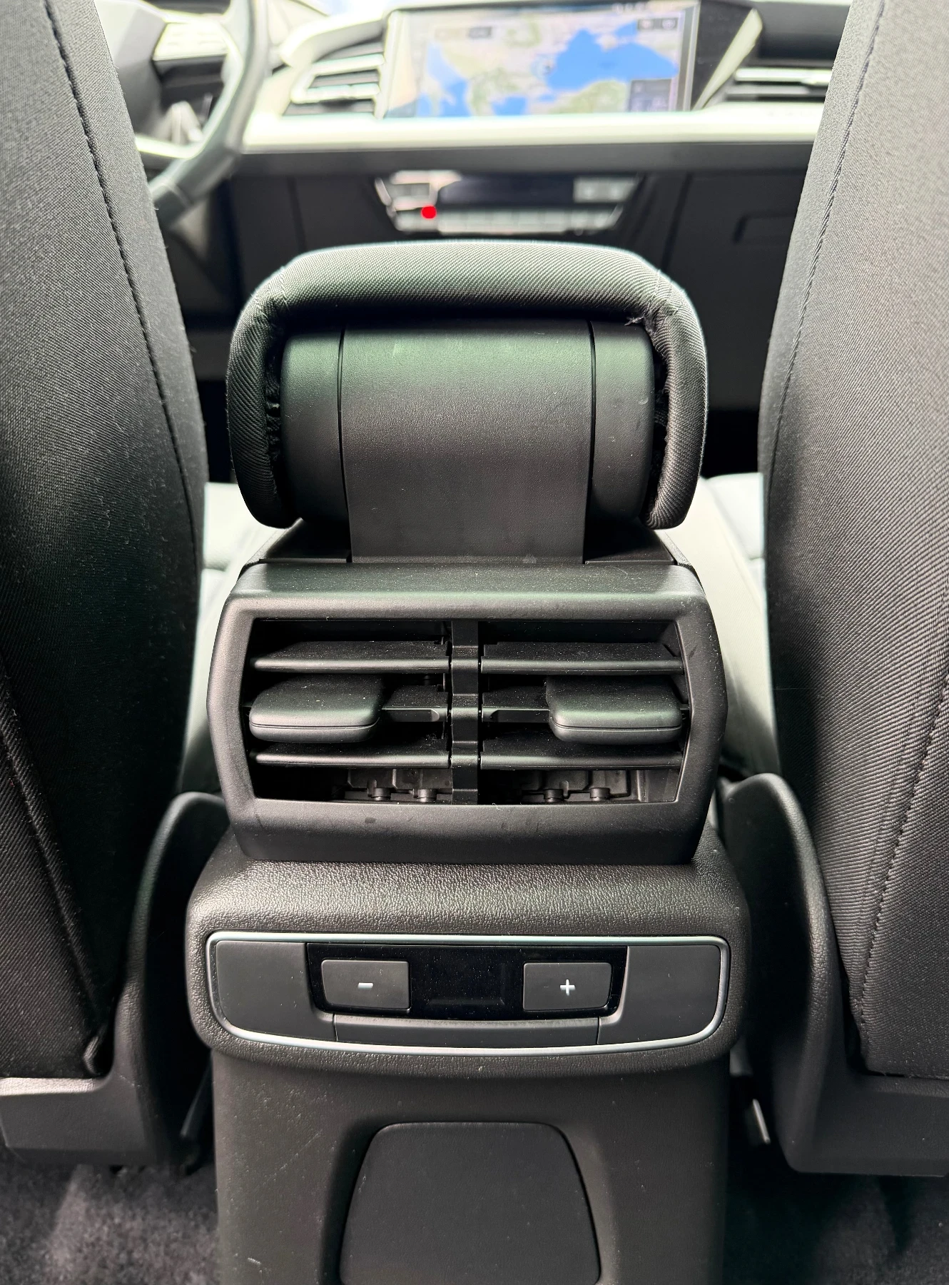 Audi Q4  E tron/Sportback Advanced/Pano/Kamera/, снимка 14 - Автомобили и джипове - 53624212