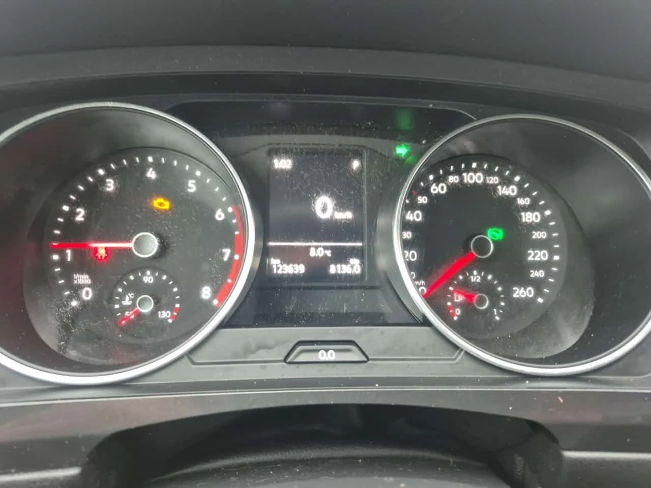 VW Tiguan * TRENDLINE * CARFAX * 2 КЛЮЧА * ПОДГРЕВИ, снимка 9 - Автомобили и джипове - 53940391