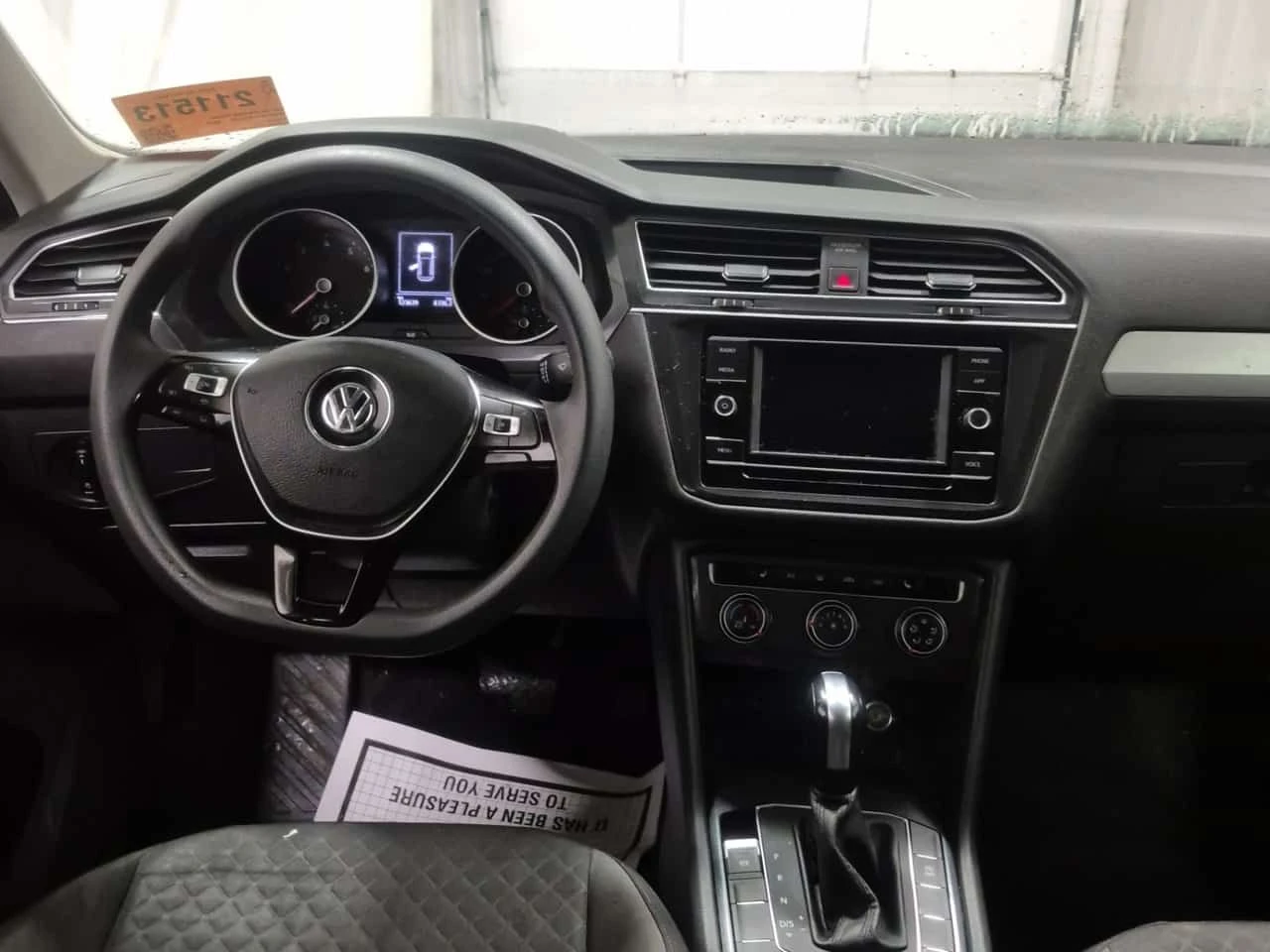 VW Tiguan * TRENDLINE * CARFAX * 2 КЛЮЧА * ПОДГРЕВИ, снимка 10 - Автомобили и джипове - 53940391