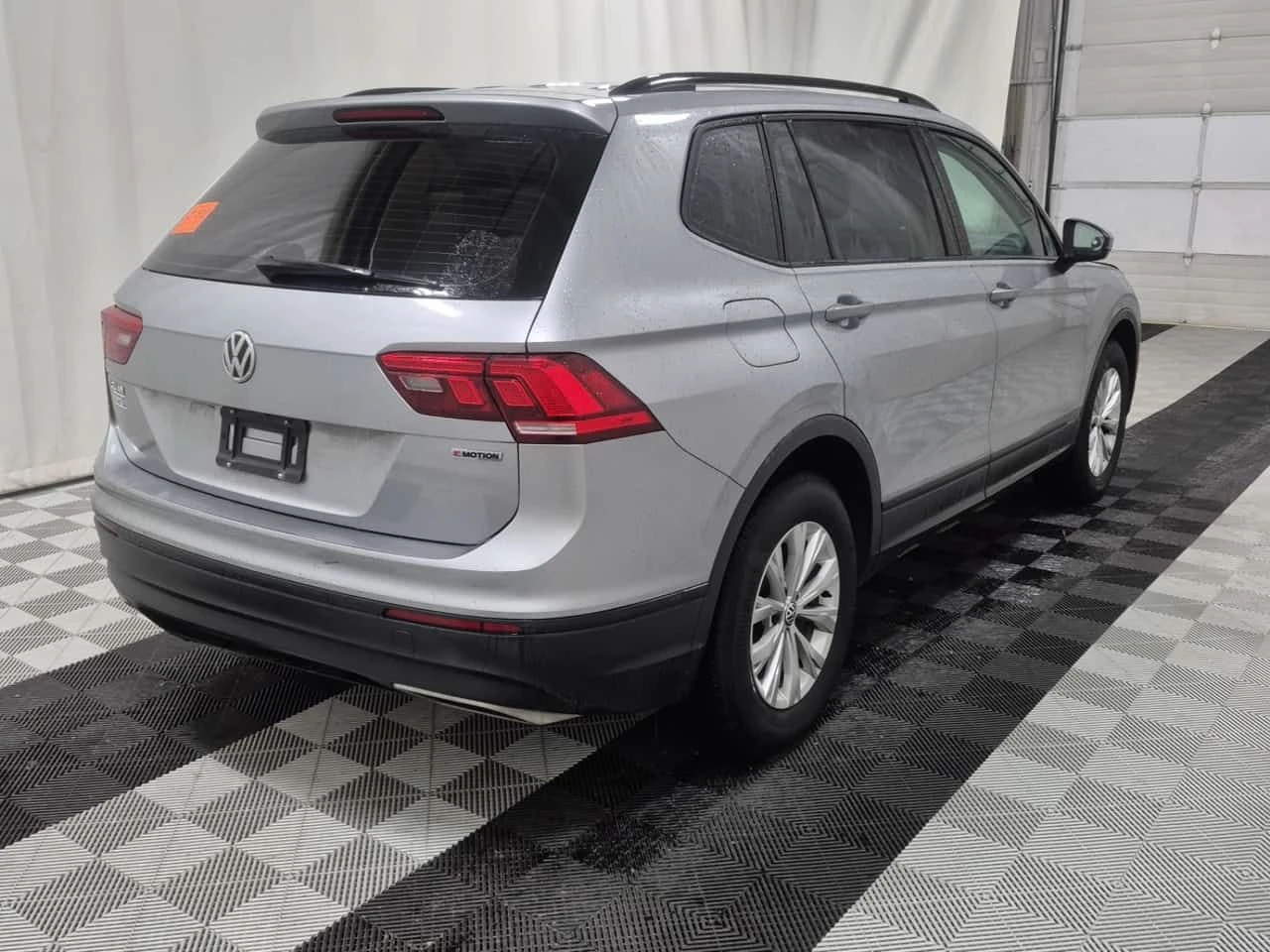VW Tiguan * TRENDLINE * CARFAX * 2 КЛЮЧА * ПОДГРЕВИ, снимка 3 - Автомобили и джипове - 53940391