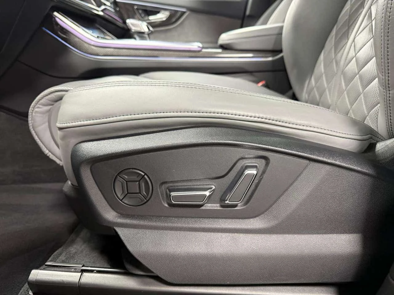 Audi SQ8 * quattro Premium Plus * CARFAX * ���� �� �� | Mobile.bg � ����������� 13