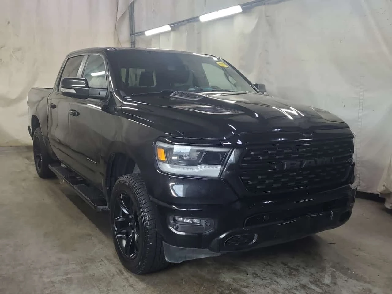 Dodge RAM 1500 SPORT CREW CAB SHORT BED * CARFAX * , снимка 2 - Автомобили и джипове - 55046118