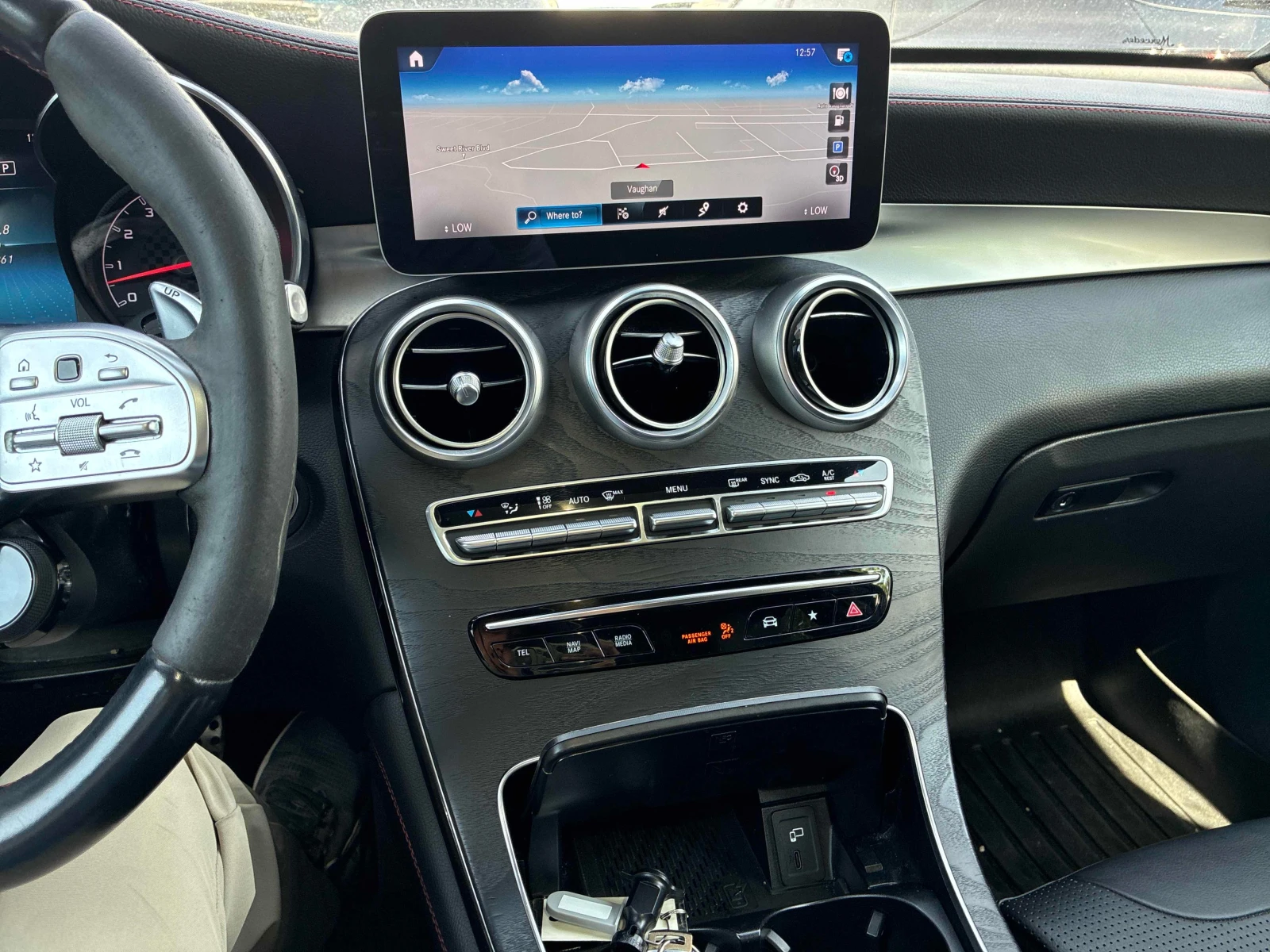 Mercedes-Benz GLC 43 AMG 4MATIC* DISTRONIC* 360КАМЕРИ* ПАНОРАМА* , снимка 9 - Автомобили и джипове - 56072770
