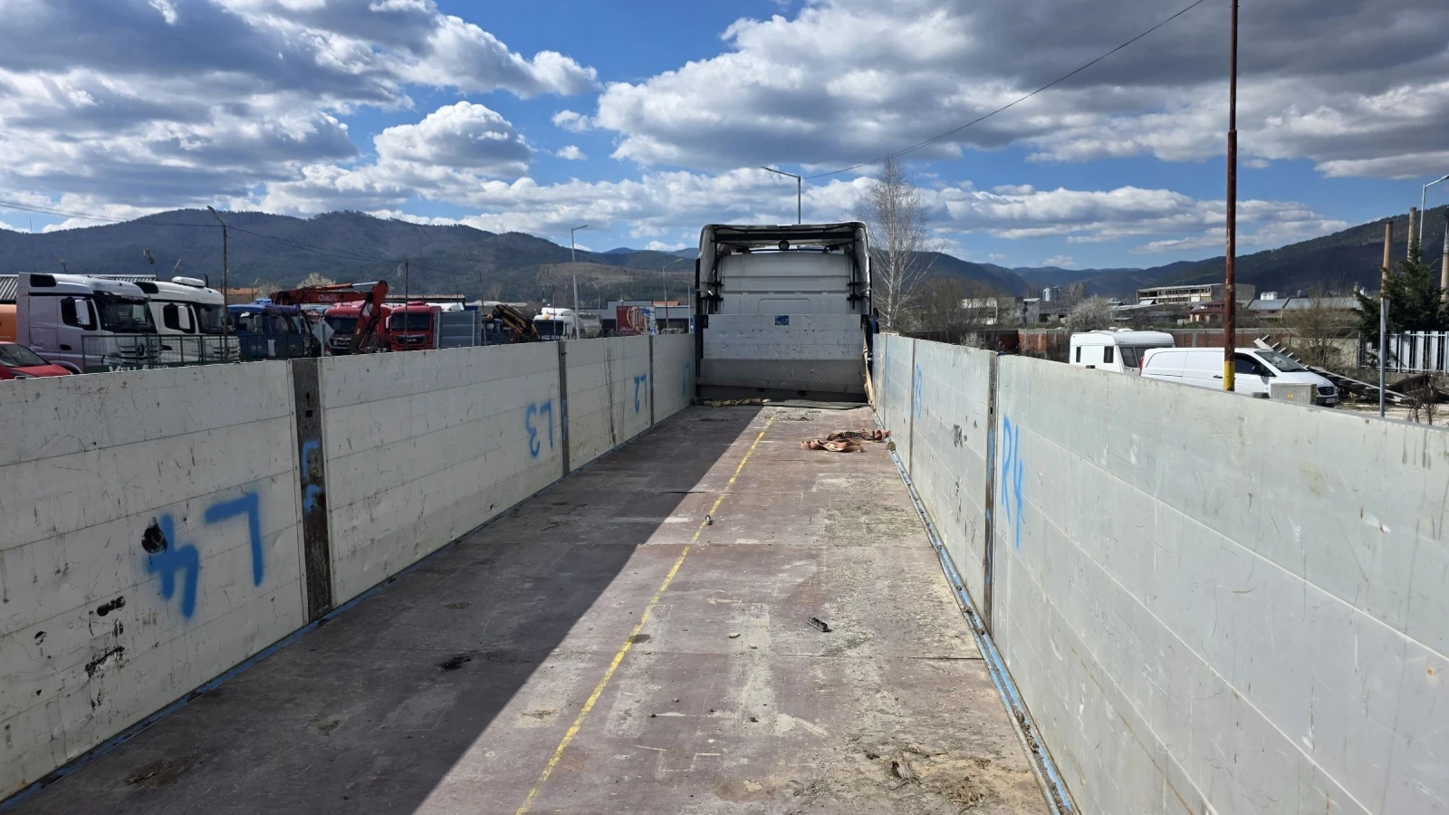 Полуремарке Schwarzmuller, снимка 9 - Ремаркета - 54145182