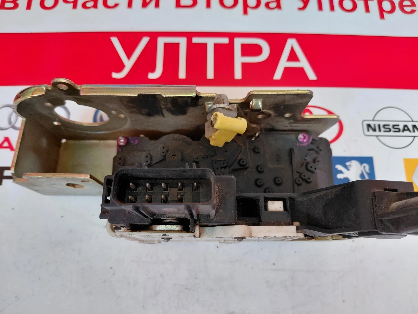 YC1A-V21812-CH Брава на предна дясна врата  FORD TRANSIT 2010г. YC1AV21812CH, снимка 3 - Части - 55920880