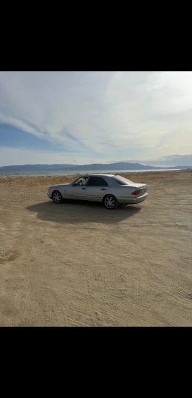 Mercedes-Benz E 220, снимка 13