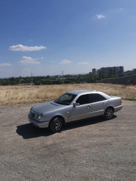 Mercedes-Benz E 220, снимка 8