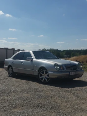  Mercedes-Benz E 220