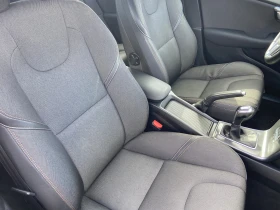 Volvo V40 Cross Country 2.0d-Euro6, снимка 11 - Автомобили и джипове - 53636904