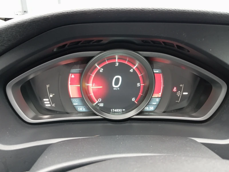 Volvo V40 ЛИЗИНГ , снимка 12 - Автомобили и джипове - 49624031