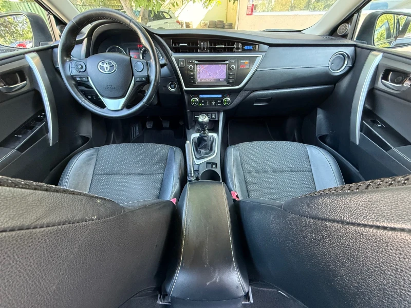 Toyota Auris 2.0D-4D Sol ОТЛИЧЧНО СЪСТОЯНИЕ! - EURO5b, снимка 11 - Автомобили и джипове - 50792605