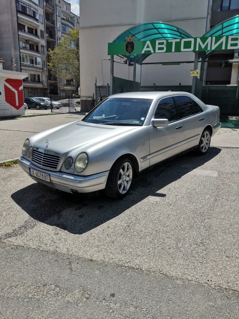 Mercedes-Benz E 220, снимка 3 - Автомобили и джипове - 51493559