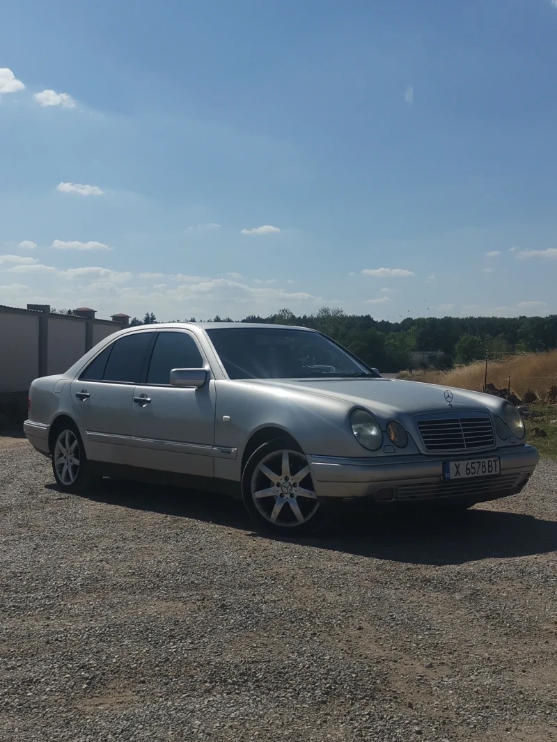 Mercedes-Benz E 220, снимка 2 - Автомобили и джипове - 51493559