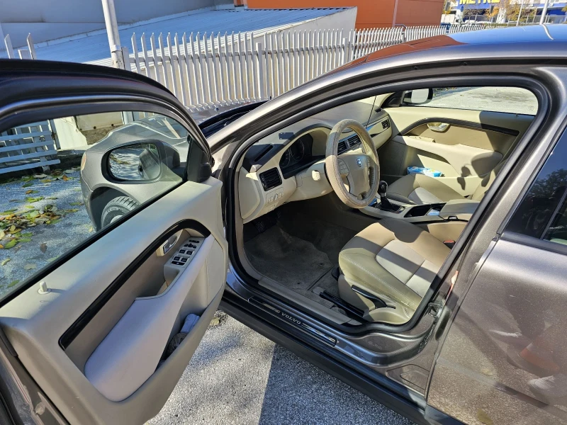 Volvo V70, снимка 8 - Автомобили и джипове - 52106413
