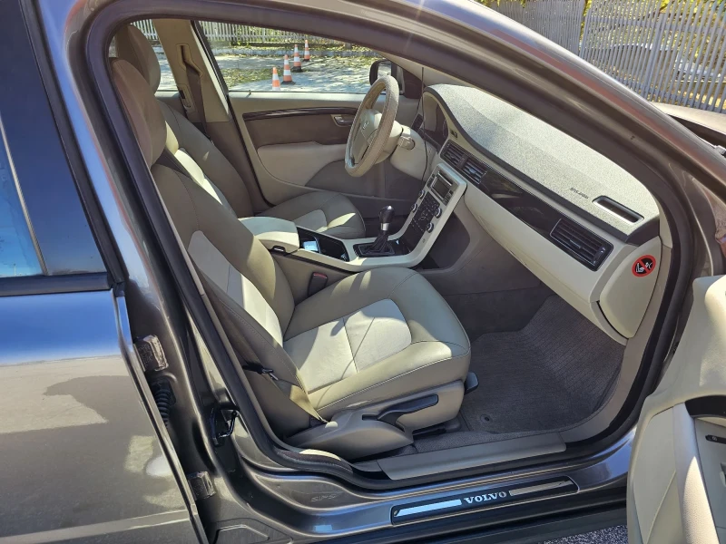 Volvo V70, снимка 10 - Автомобили и джипове - 52106413