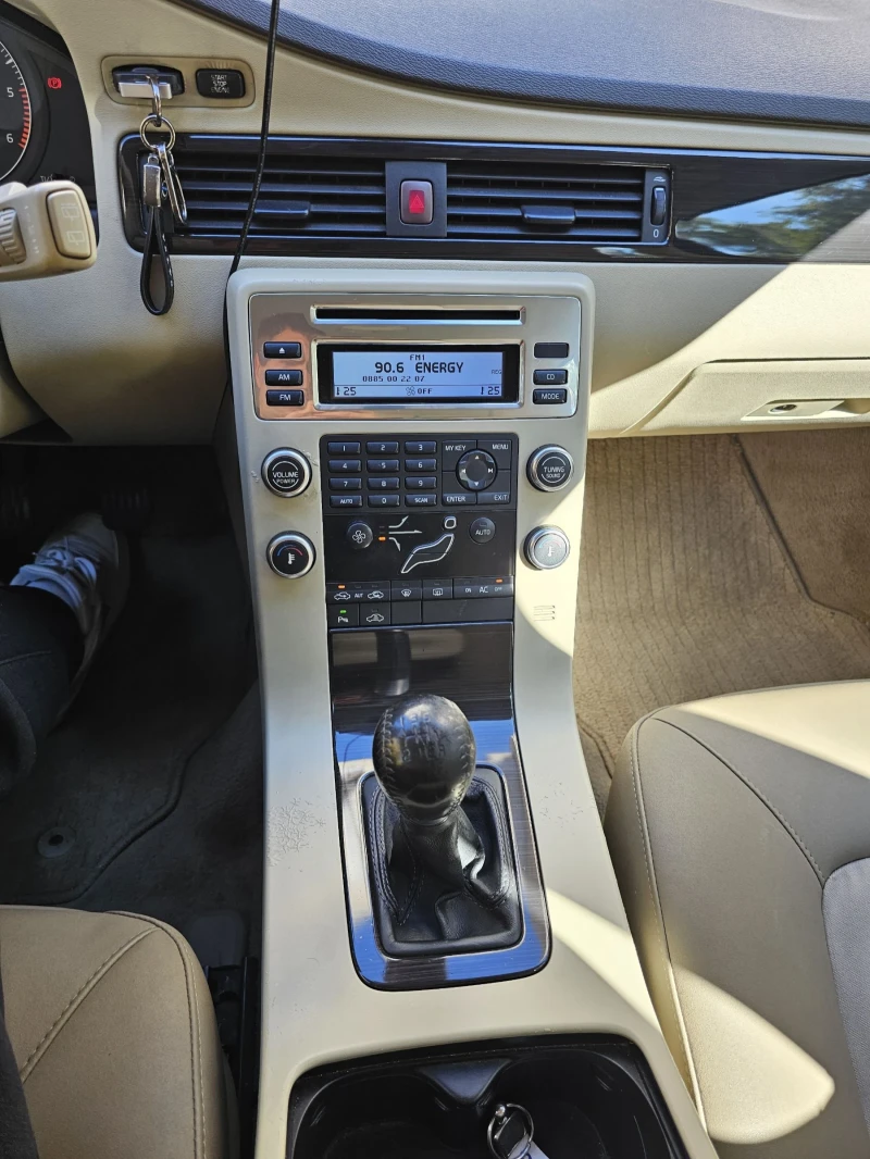 Volvo V70, снимка 6 - Автомобили и джипове - 52106413