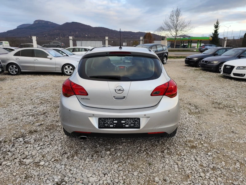 Opel Astra 1.4 бензин, снимка 6 - Автомобили и джипове - 52812377