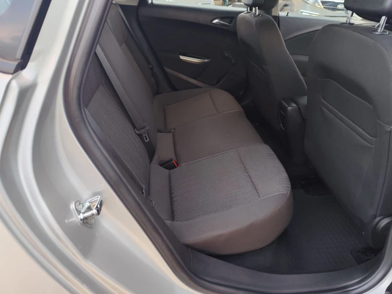 Opel Astra 1.4 бензин, снимка 13 - Автомобили и джипове - 52812377