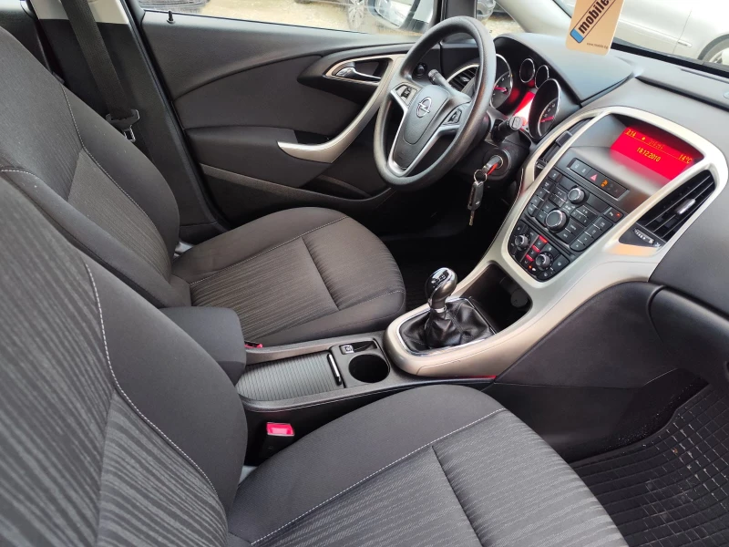 Opel Astra 1.4 бензин, снимка 11 - Автомобили и джипове - 52812377