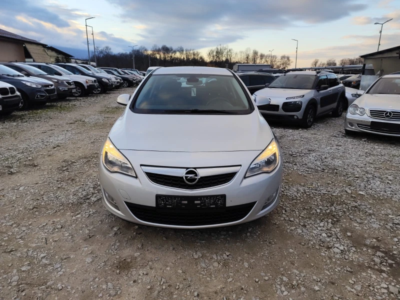Opel Astra 1.4 бензин, снимка 2 - Автомобили и джипове - 52812377